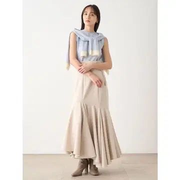 SNIDEL 벨티드 헤임 플레어 스커트