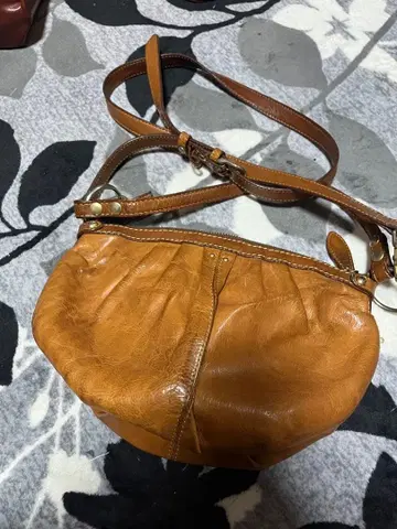 다코타 Dakota 카멜 브라운 가죽 숄더백 사선 가케