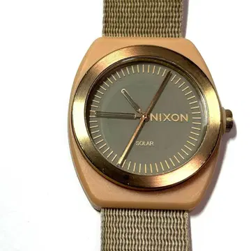 NIXON 닉슨 THE LIGHT-WAVE 솔라 워치