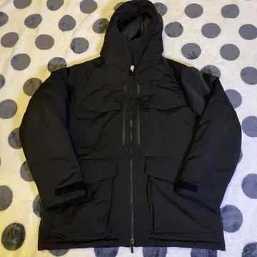 UNIQLO 화이트 마운티니어링 M 다운 자켓