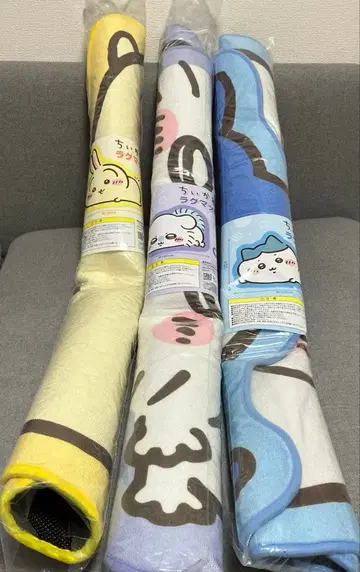 치이카와 (먼작귀) 러그 매트 ~눕기~ 토끼 모몽가 하치와레