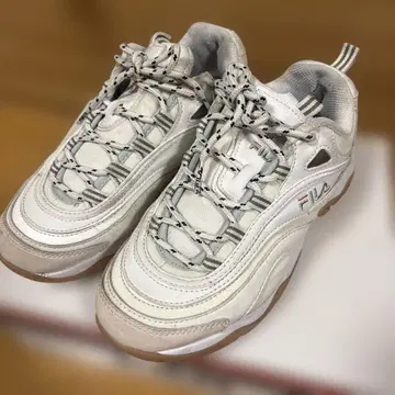 FILA 화이트 스니커즈