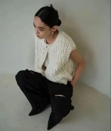 새상품급 AIC 핸드니트 로우게이지 베스트 아이보리 화이트