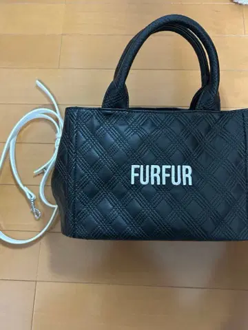 FURFUR 퀼팅 로고 토트백 블랙