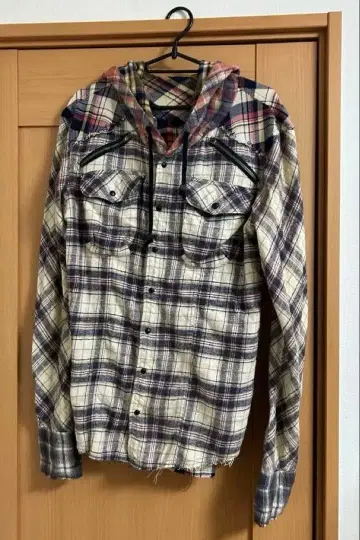 L.G.B. 후드 부착 체크 셔츠 1