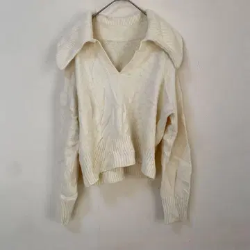 니트 스웨터 아이보리 V넥 크롭 기장