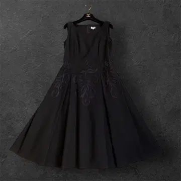 FOXEY 럭셔리 자수 울 핏앤플레어 원피스 블랙