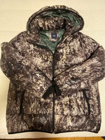 Gap 카모 패턴 후드 부착 다운 자켓