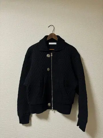 OUAT -011- META ZIP KNIT