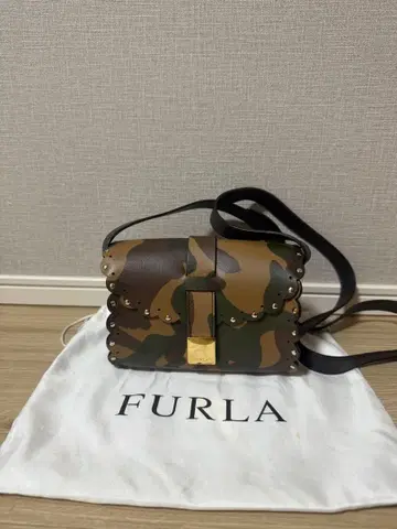 FURLA 카모 패턴 숄더백