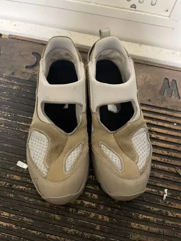 11/28 한정 가격 ROA 스니커즈