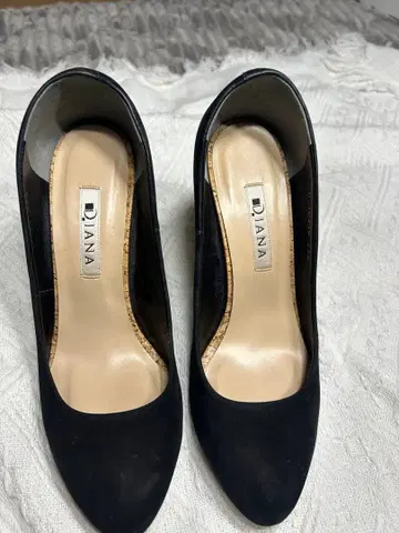 DIANA 블랙 하이힐