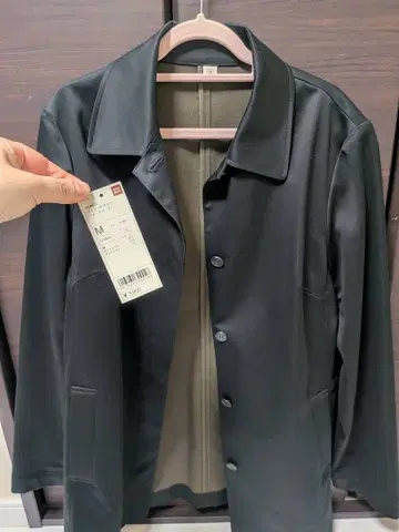 UNIQLO 트렌치코트 짧은 기장 광택감 있는 블랙