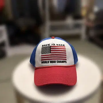 백 투 백 월드 워 챔피언스 캡