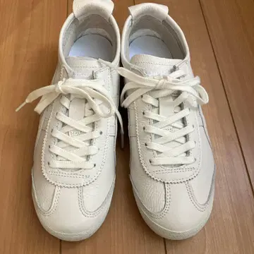 Tiger 화이트 가죽 스니커즈