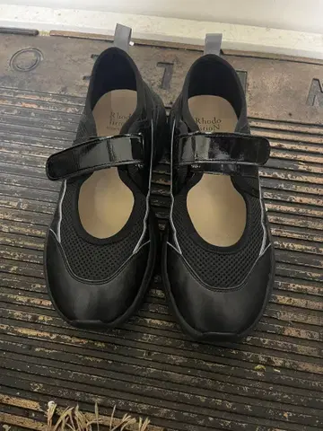 로드리리온 블랙 멜리제인 스니커즈