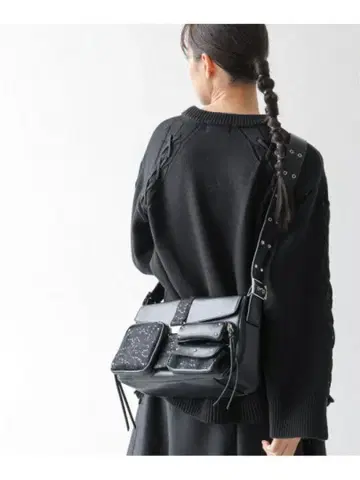 25SS 완판템 HARE 하레 이소자이 포켓 숄더백 블랙