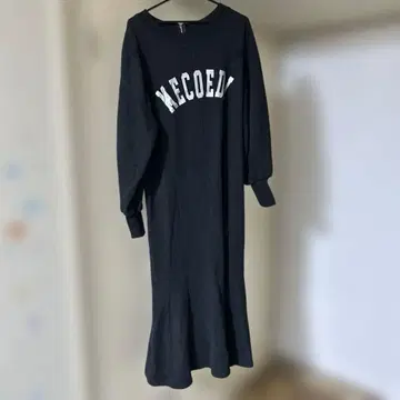 로고 플레어 슬리브 원피스