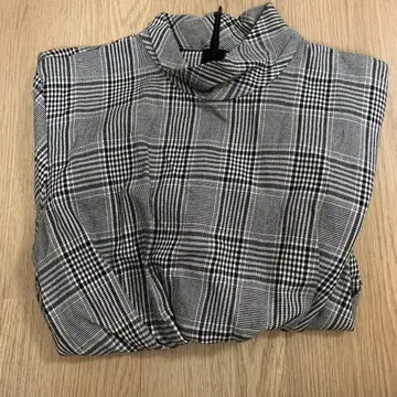 ZARA WOMAN 체크 무늬 터틀넥 셔츠