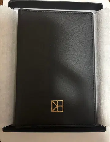 CNBLUE 정용화 여권 케이스