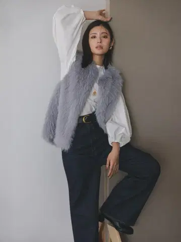 새상품급 Mila Owen 노카라 인조 모피 베스트