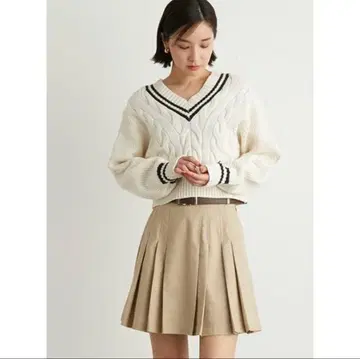 Lily Brown V넥 케이블 니트 풀오버 아이보리