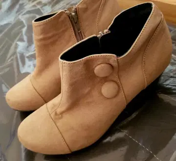 베이지 스웨이드 지퍼 부츠