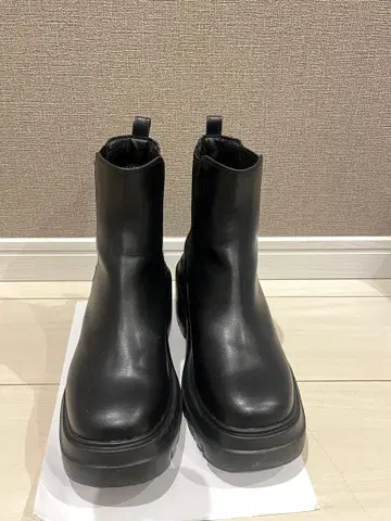블랙 통굽 첼시 부츠