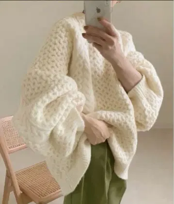 아이보리 볼륨 슬리브 니트