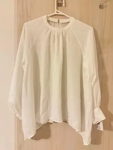 M.deux 라운드넥 블라우스 택 포함