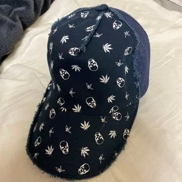 루시안 펠라 피네 캡