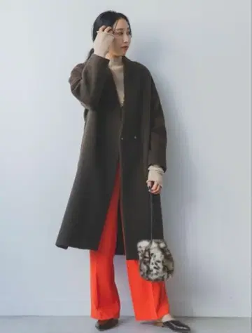 컨디션 최상 저널 스탠다드 최근 모델 Bellandi V넥 코트