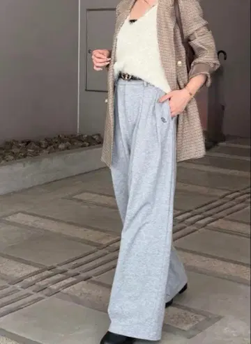 미사용 새상품 thevon 맨투맨 와이드 팬츠