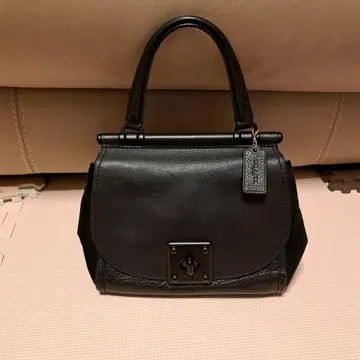 블랙 가죽 핸드백 11/28까지 가격입니다