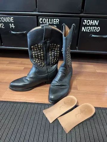 ungrid 스터드 장식 블랙 웨스턴 부츠