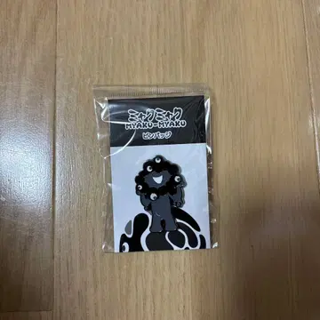 블랙 미야쿠미야쿠 핀 배지 A