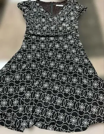 블루 셀레스트 꽃무늬 반팔 무릎 기장 원피스