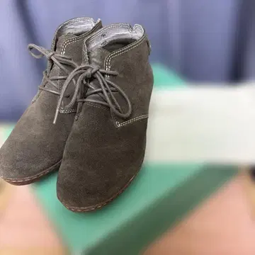 브라운 스웨이드 레이스업 부티