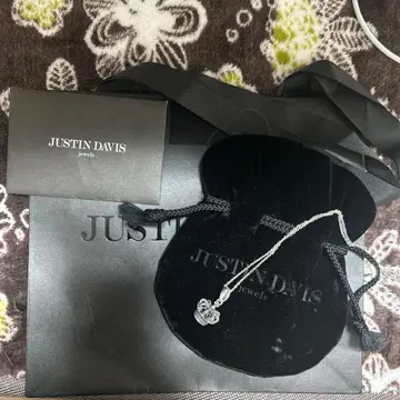 저스틴 데이비스 크라운 목걸이