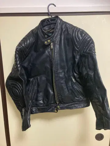 가죽 자켓 블랙 어깨 패드 포함