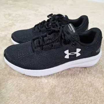언더아머 스니커즈 블랙 여성용