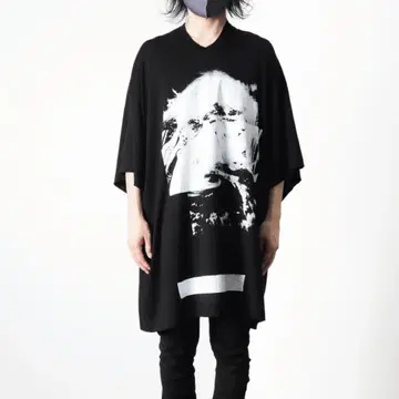 JULIUS Oversized Graphic Top