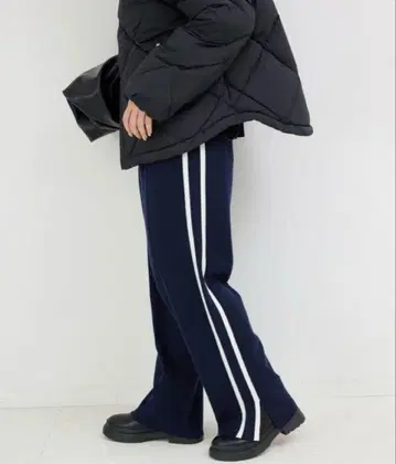 2024AW 새상품급 슬로브 이에나 사이드 라인 미라노 리브 팬츠 네이비