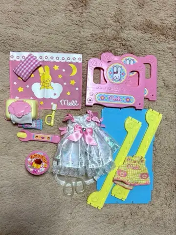 멜짱 침대, 의상 등 세트