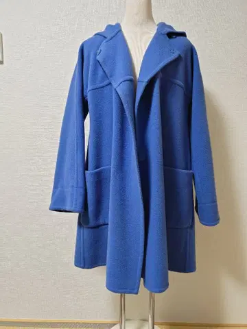 후드 부착 파랑 롱 코트
