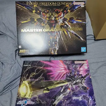 BANDAI MGEX 스트라이크 프리덤+HG 제우스 데스티니