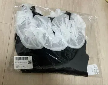 chico BIG 프릴 도킹 오프숄더 니트