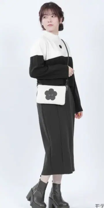 MARY QUANT 하이넥 바이컬러 니트