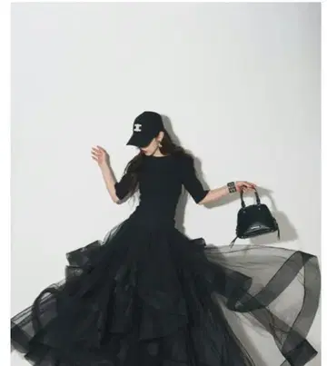 ANDREA&Co. AUBREY 볼륨 프릴 샤샤 스커트 블랙