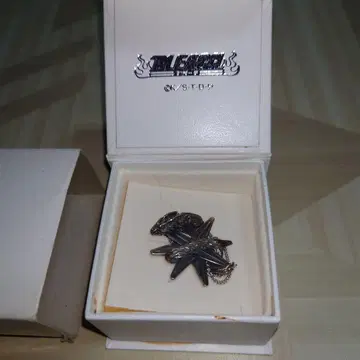 BLEACH 히츠가야 메탈릭 펜던트